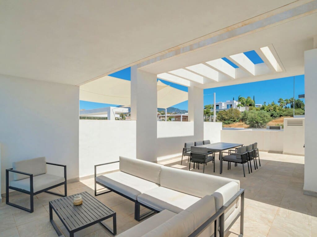 2 bedroom Penthouse for sale in Benahavis with pool garage - € 775,000 (Ref: 10154820)