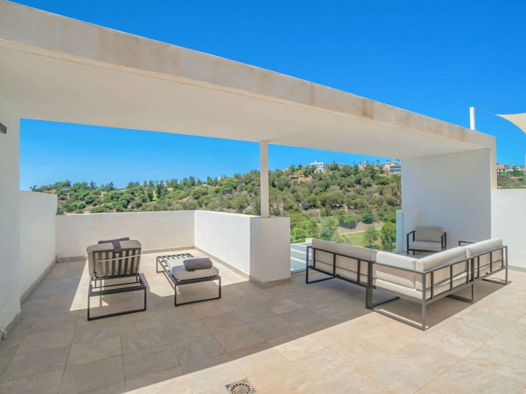 2 bedroom Penthouse for sale in Benahavis with pool garage - € 775,000 (Ref: 10154820)
