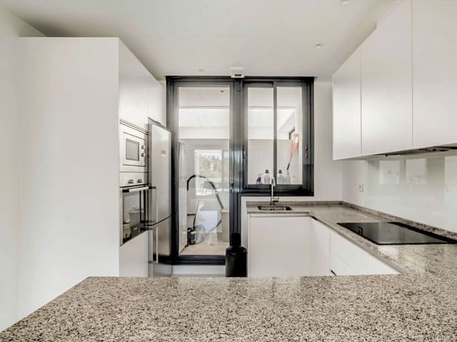 Ático de 2 habitaciones en Benahavís en venta con piscina garaje - 775.000 € (Ref: 10154820)