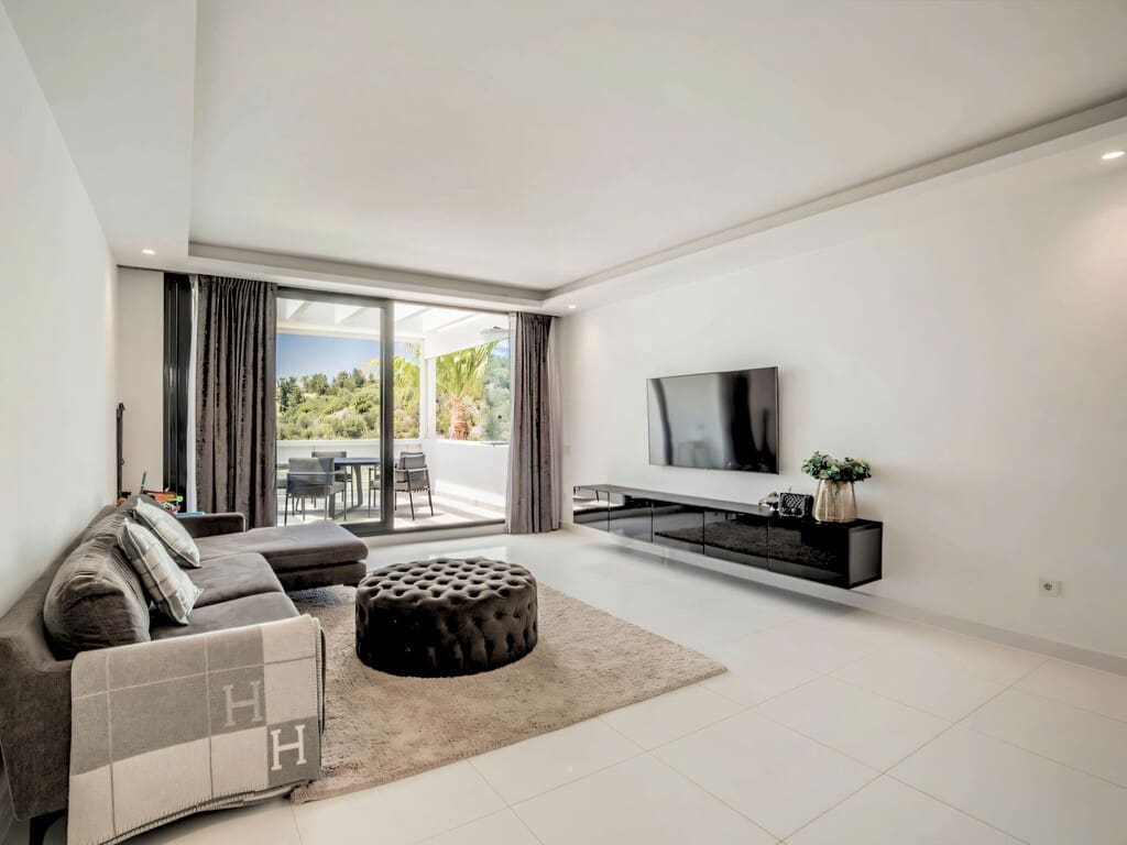 2 bedroom Penthouse for sale in Benahavis with pool garage - € 775,000 (Ref: 10154820)