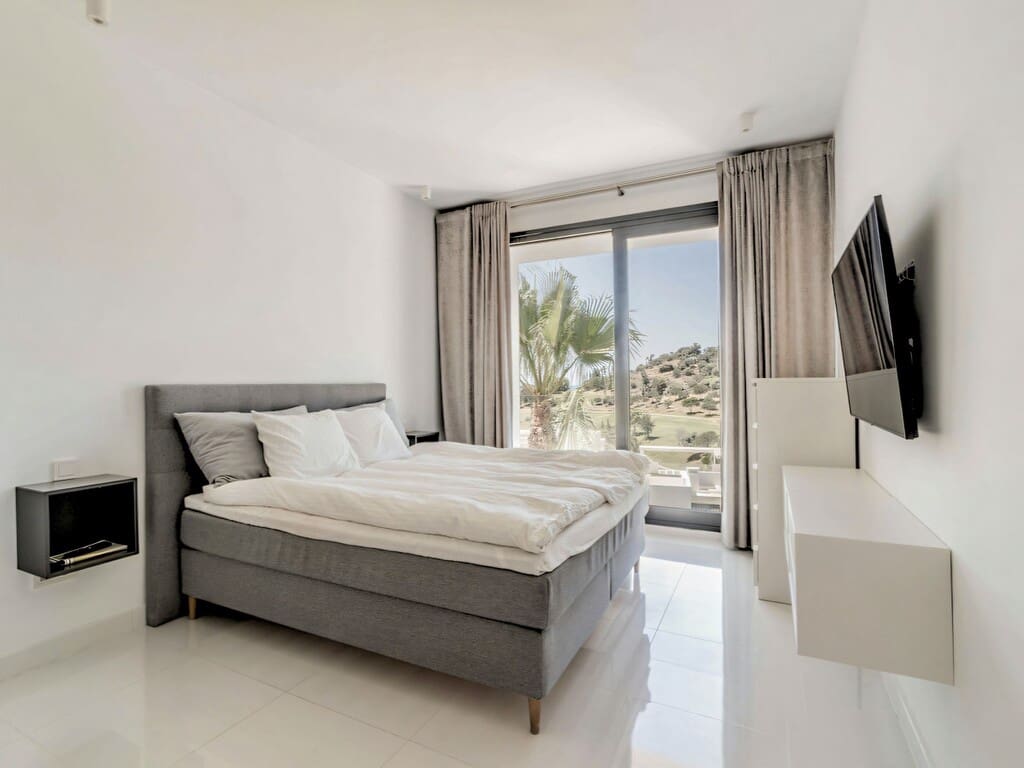 2 bedroom Penthouse for sale in Benahavis with pool garage - € 775,000 (Ref: 10154820)
