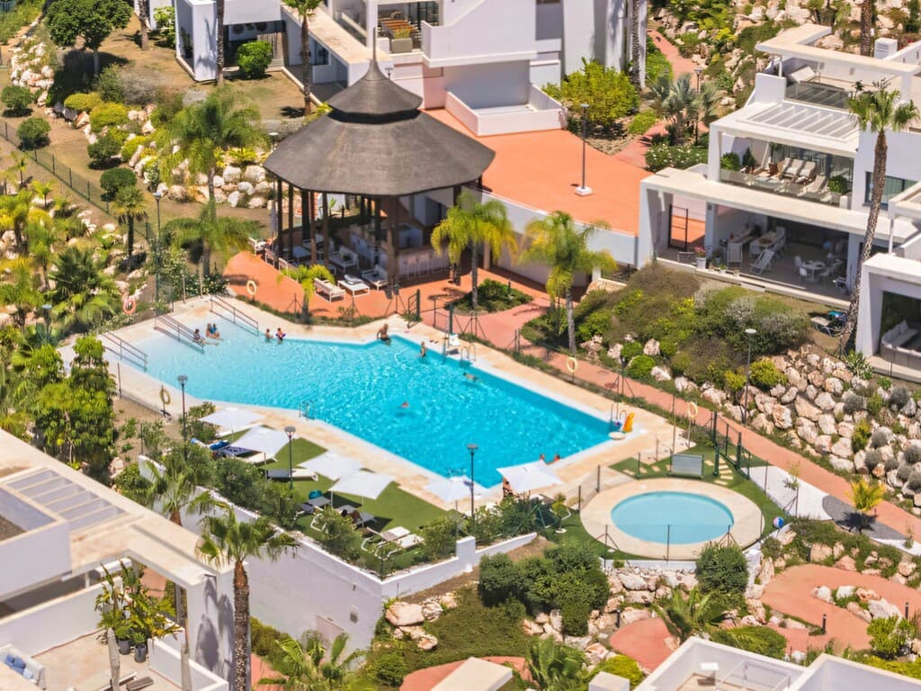 2 bedroom Penthouse for sale in Benahavis with pool garage - € 775,000 (Ref: 10154820)