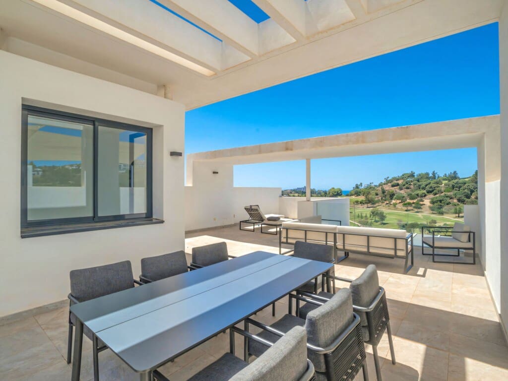 2 bedroom Penthouse for sale in Benahavis with pool garage - € 775,000 (Ref: 10154820)