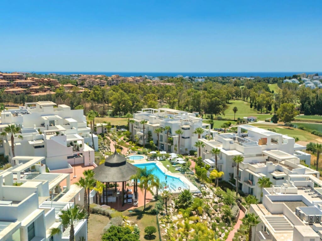 2 bedroom Penthouse for sale in Benahavis with pool garage - € 775,000 (Ref: 10154820)