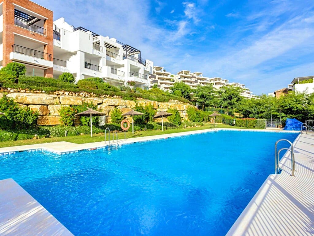 2 slaapkamer Appartement te koop in Los Arqueros met zwembad garage - € 495.000 (Ref: 10157417)