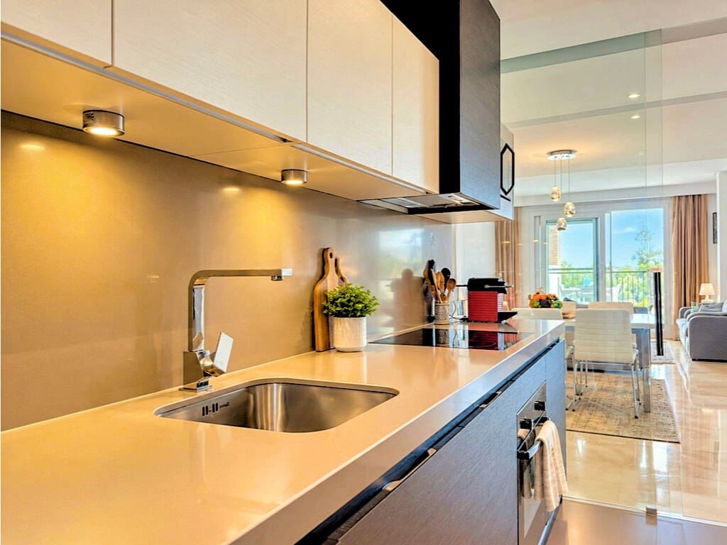 2 slaapkamer Appartement te koop in Los Arqueros met zwembad garage - € 495.000 (Ref: 10157417)