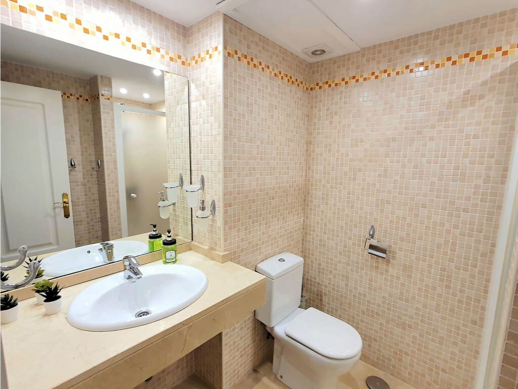 2 soverom Penthouse til salgs i Torrequebrada med svømmebasseng garasje - € 475 000 (Ref: 10159120)