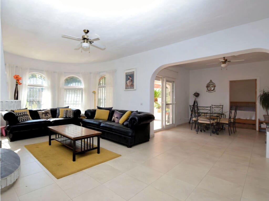 3 bedroom Villa for sale in Mijas Costa with pool garage - € 789,000 (Ref: 10161057)