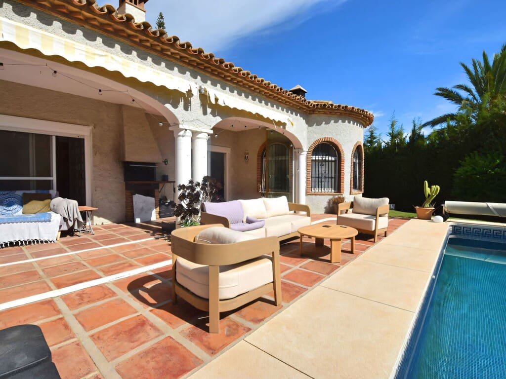 3 bedroom Villa for sale in Mijas Costa with pool garage - € 789,000 (Ref: 10161057)