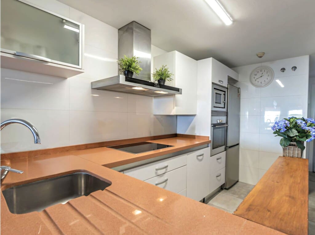 Apartamento de 2 habitaciones en Benalmádena en venta con piscina garaje - 525.000 € (Ref: 10162165)