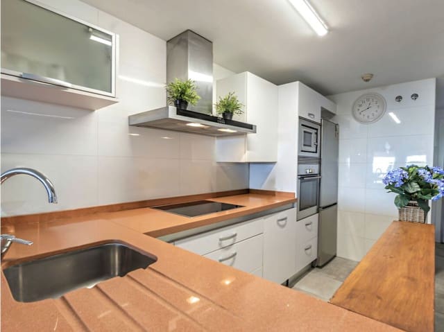 Apartamento de 2 habitaciones en Benalmádena en venta con piscina garaje - 525.000 € (Ref: 10162165)