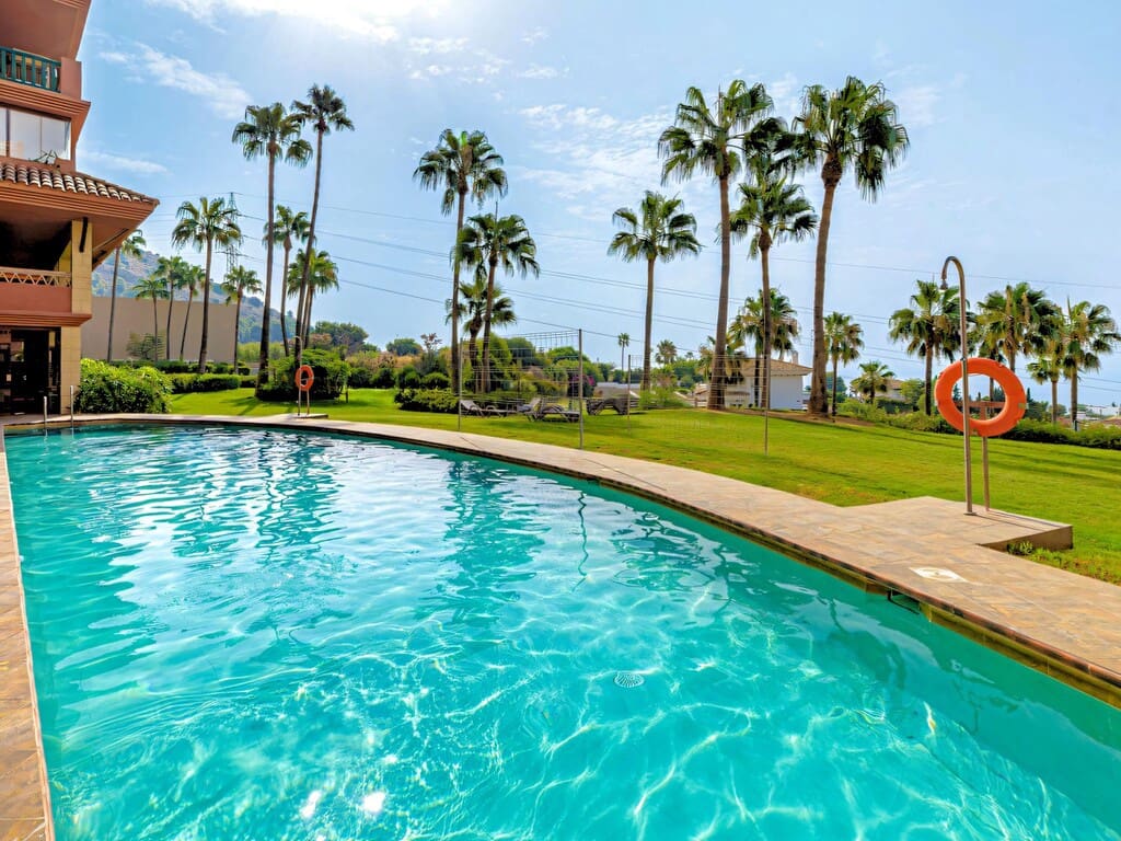 Apartamento de 2 habitaciones en Benalmádena en venta con piscina garaje - 525.000 € (Ref: 10162165)