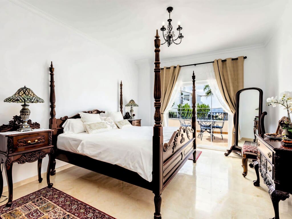 3 bedroom Villa for sale in Alhaurin Golf with pool garage - € 845,000 (Ref: 10162166)