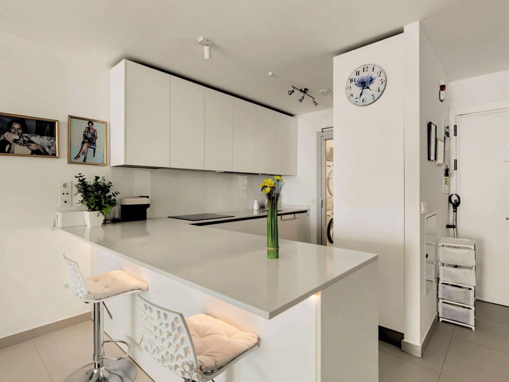 2 bedroom Apartment for sale in Benalmadena with pool garage - € 665,000 (Ref: 10162854)