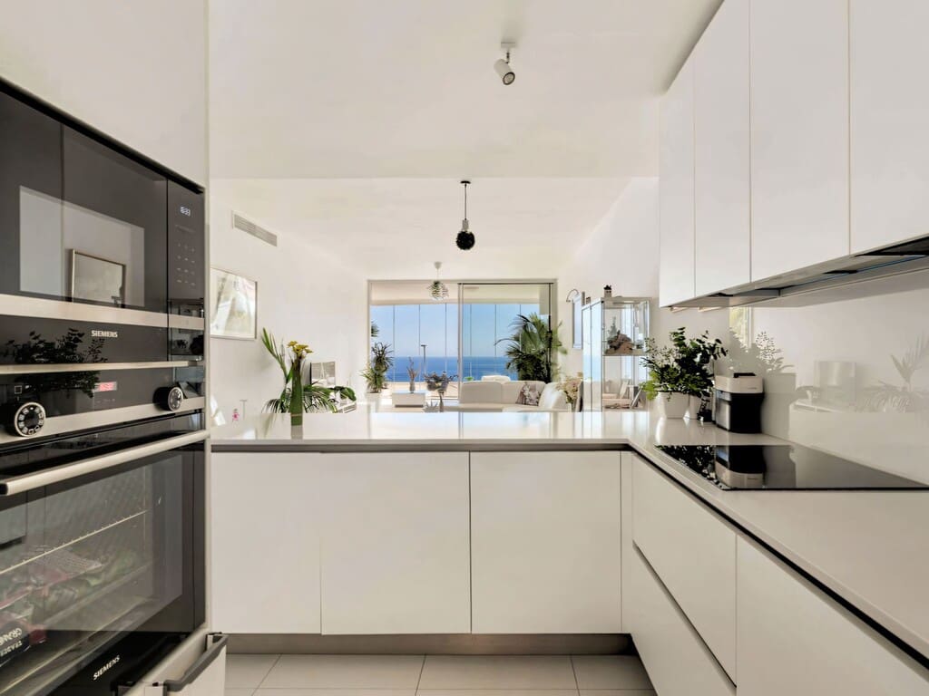 2 bedroom Apartment for sale in Benalmadena with pool garage - € 665,000 (Ref: 10162854)