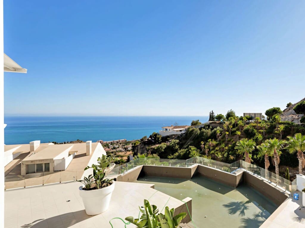 2 bedroom Apartment for sale in Benalmadena with pool garage - € 665,000 (Ref: 10162854)