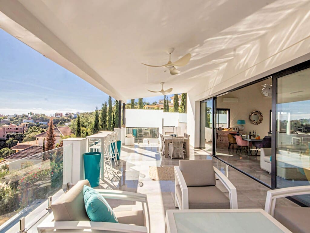 4 bedroom Villa for sale in La Mairena with pool garage - € 1,695,000 (Ref: 10162855)