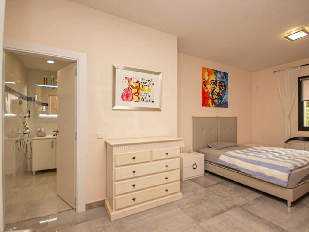 4 bedroom Villa for sale in La Mairena with pool garage - € 1,695,000 (Ref: 10162855)