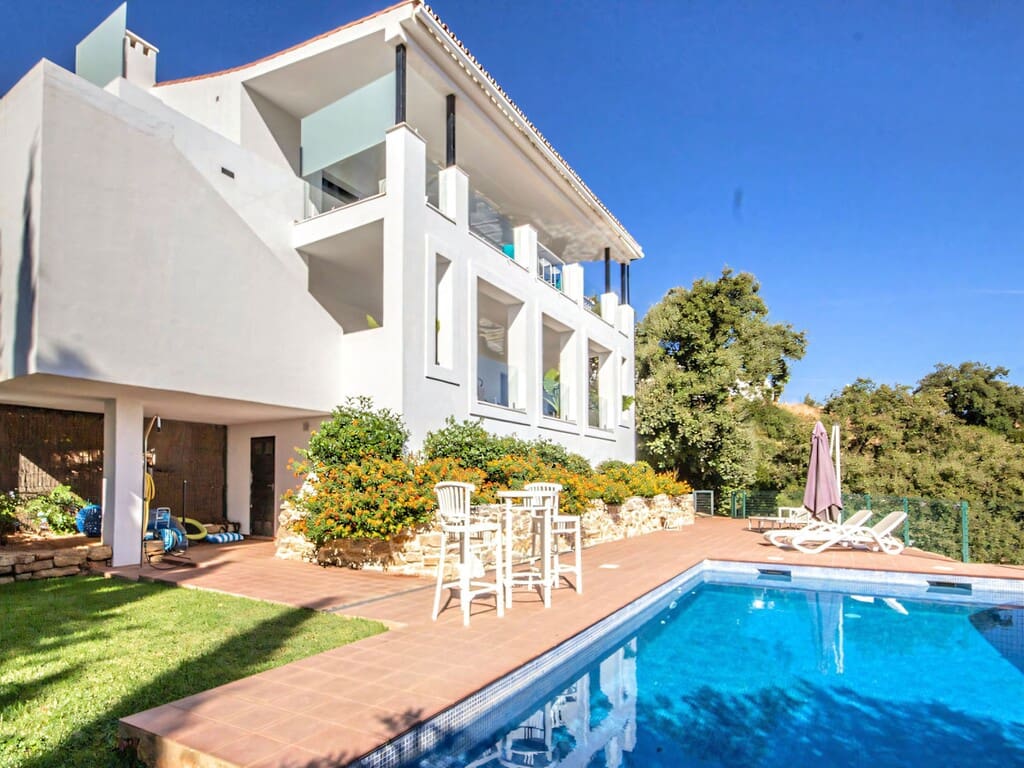 4 bedroom Villa for sale in La Mairena with pool garage - € 1,695,000 (Ref: 10162855)