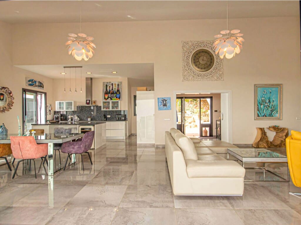 4 bedroom Villa for sale in La Mairena with pool garage - € 1,695,000 (Ref: 10162855)