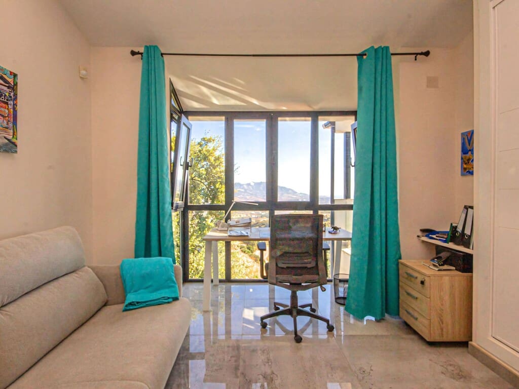 4 bedroom Villa for sale in La Mairena with pool garage - € 1,695,000 (Ref: 10162855)