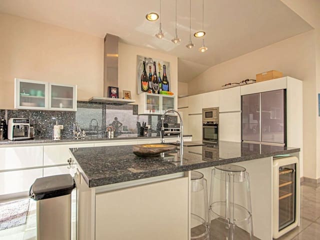 4 Zimmer Villa zu verkaufen in La Mairena, Ojen mit Pool Garage - 1.695.000 € (Ref: 10162855)