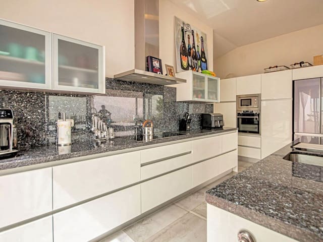 4 Zimmer Villa zu verkaufen in La Mairena, Ojen mit Pool Garage - 1.695.000 € (Ref: 10162855)
