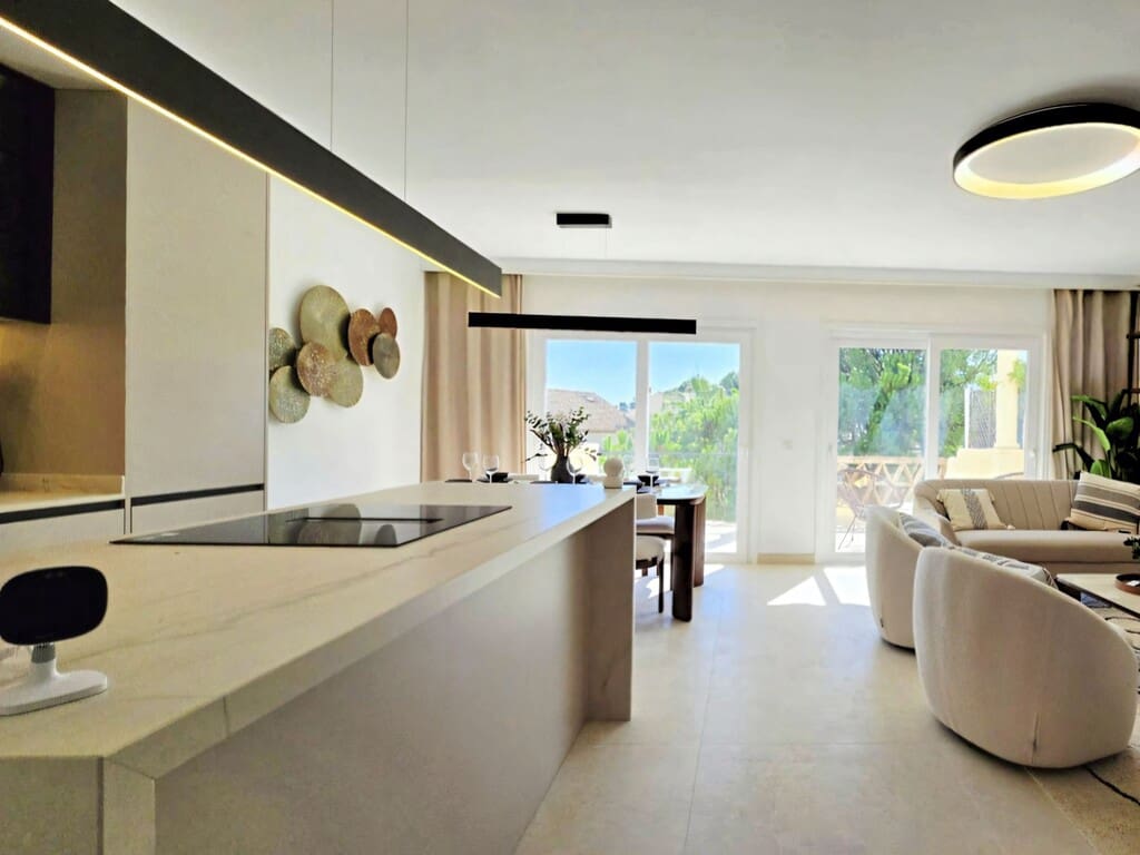 4 slaapkamer Huis te koop in Nueva Andalucia met zwembad garage - € 950.000 (Ref: 10164697)