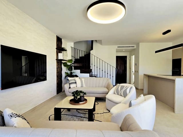 4 sypialnia Dom na sprzedaż w Nueva Andalucia, Marbella z basenem garażem - 950 000 € (Ref: 10164697)