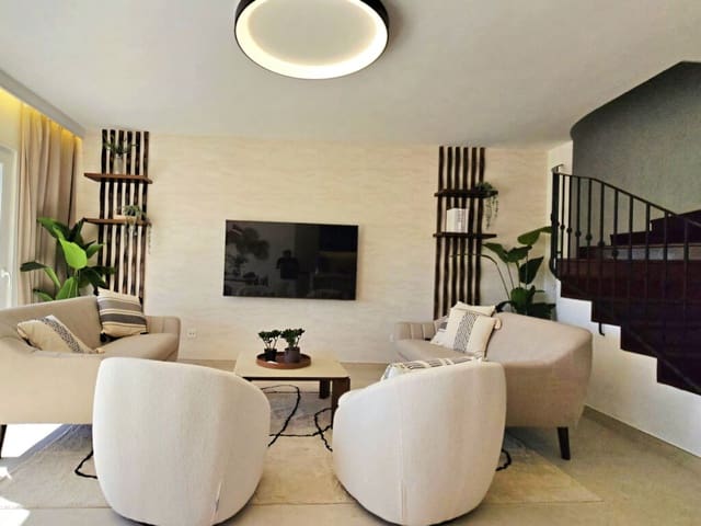 4 sypialnia Dom na sprzedaż w Nueva Andalucia, Marbella z basenem garażem - 950 000 € (Ref: 10164697)