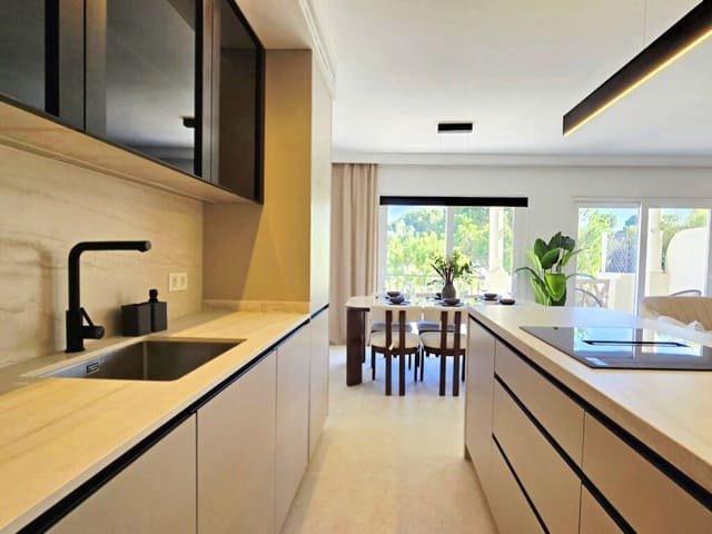 4 sypialnia Dom na sprzedaż w Nueva Andalucia, Marbella z basenem garażem - 950 000 € (Ref: 10164697)