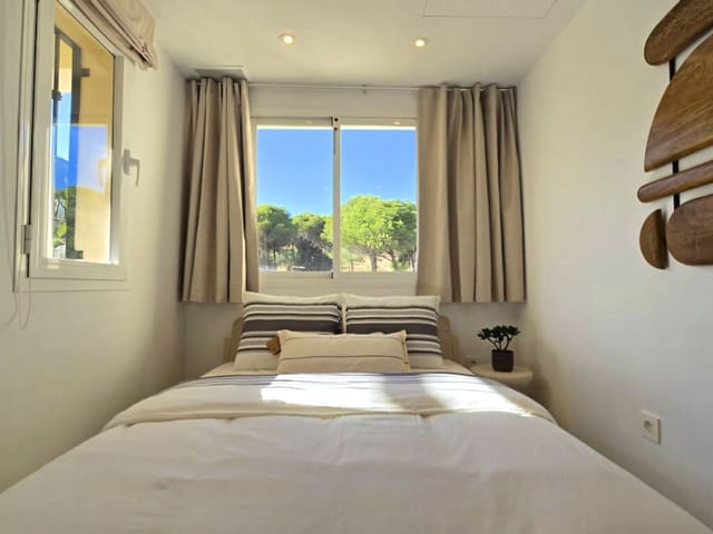 4 sypialnia Dom na sprzedaż w Nueva Andalucia, Marbella z basenem garażem - 950 000 € (Ref: 10164697)