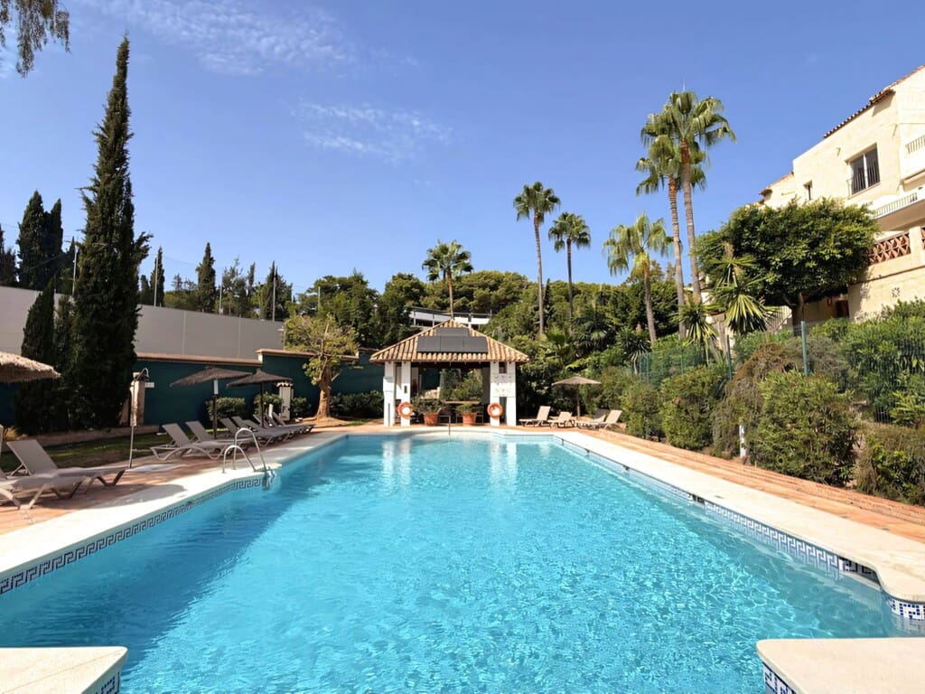 4 slaapkamer Huis te koop in Nueva Andalucia met zwembad garage - € 950.000 (Ref: 10164697)