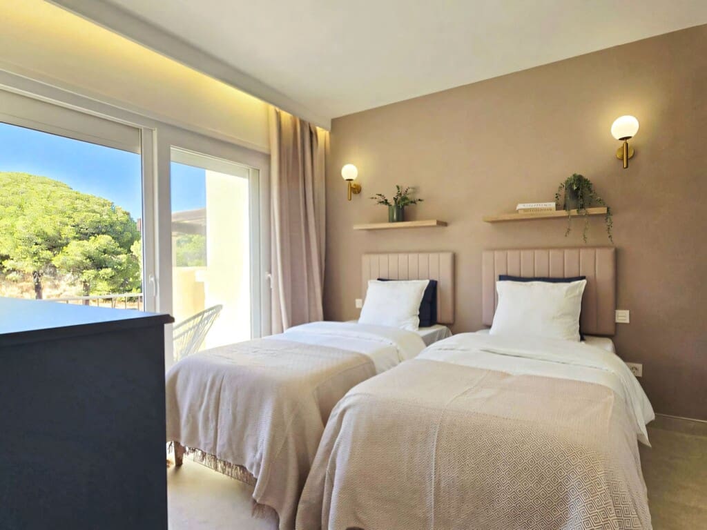 4 slaapkamer Huis te koop in Nueva Andalucia met zwembad garage - € 950.000 (Ref: 10164697)