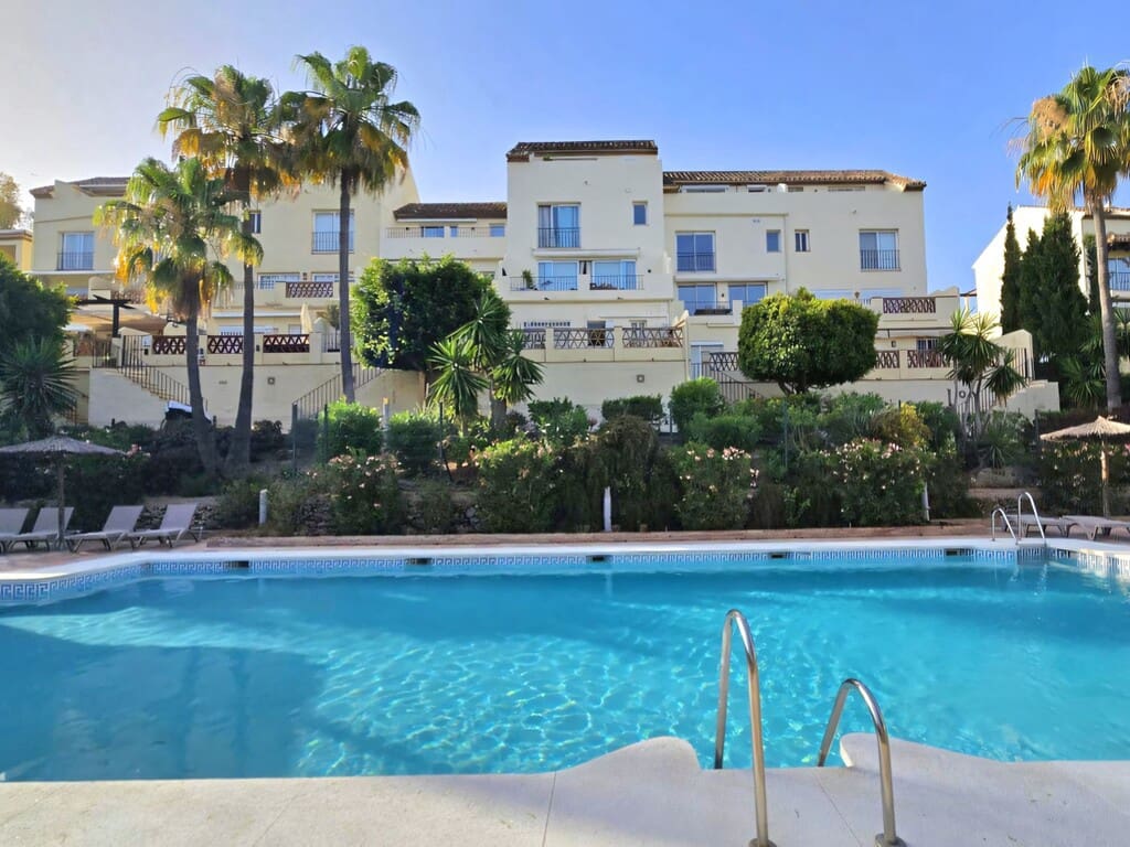4 slaapkamer Huis te koop in Nueva Andalucia met zwembad garage - € 950.000 (Ref: 10164697)