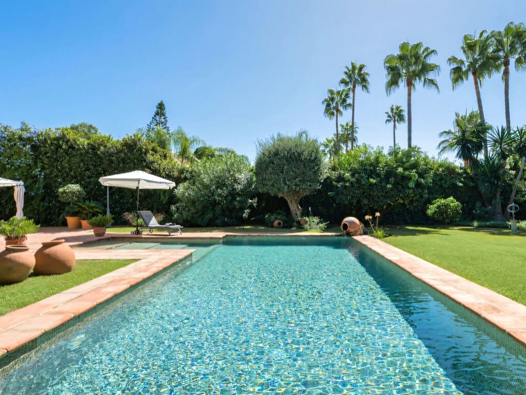 6 bedroom Villa for sale in Los Monteros with pool garage - € 7,500,000 (Ref: 10166212)