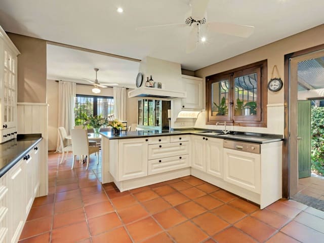 6 slaapkamer Villa te koop in Los Monteros, Marbella met zwembad garage - € 7.500.000 (Ref: 10166212)