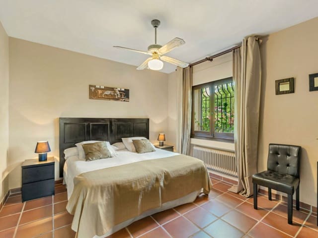 6 slaapkamer Villa te koop in Los Monteros, Marbella met zwembad garage - € 7.500.000 (Ref: 10166212)