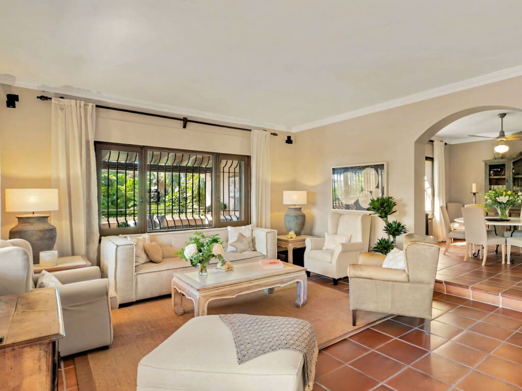 6 bedroom Villa for sale in Los Monteros with pool garage - € 7,500,000 (Ref: 10166212)