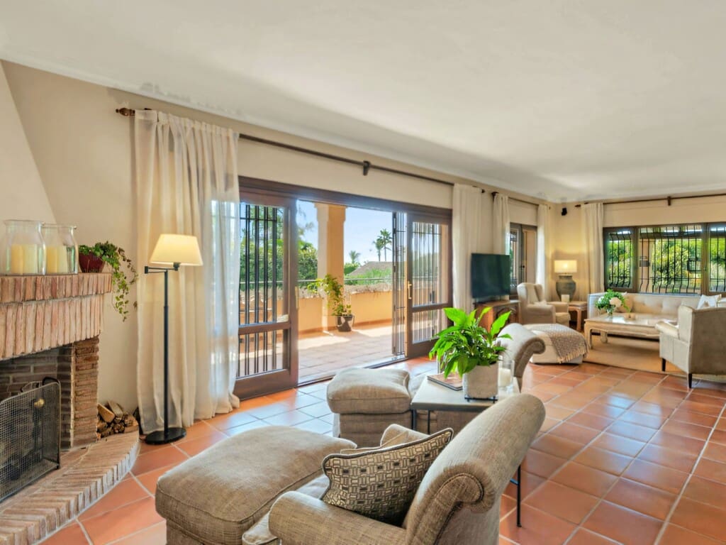 6 bedroom Villa for sale in Los Monteros with pool garage - € 7,500,000 (Ref: 10166212)