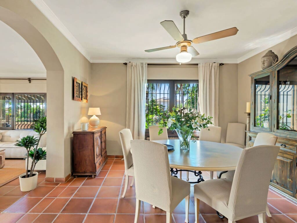 6 bedroom Villa for sale in Los Monteros with pool garage - € 7,500,000 (Ref: 10166212)