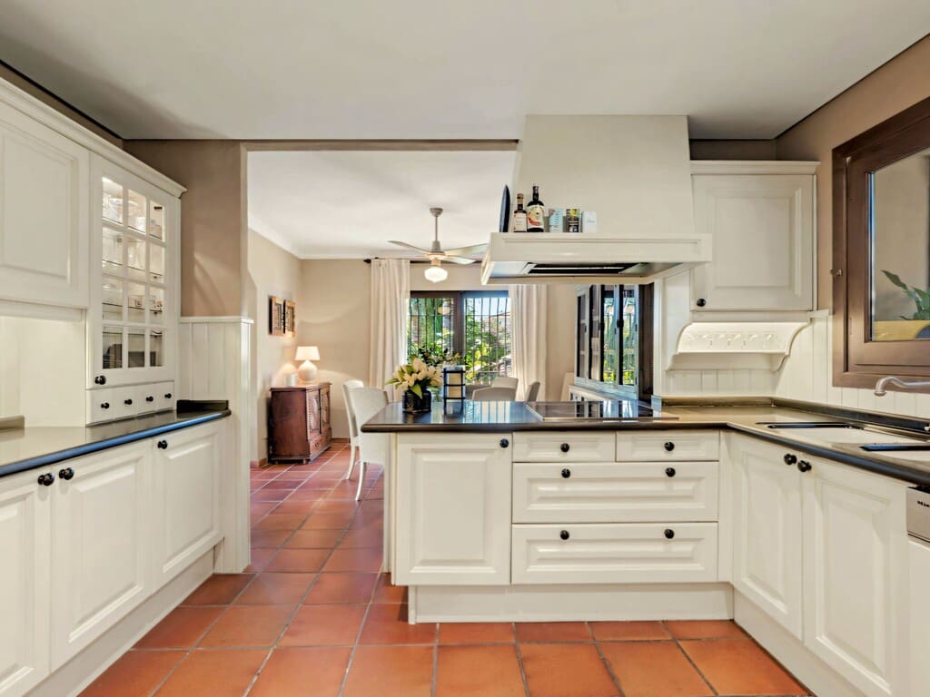 6 bedroom Villa for sale in Los Monteros with pool garage - € 7,500,000 (Ref: 10166212)