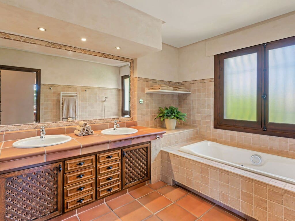 6 bedroom Villa for sale in Los Monteros with pool garage - € 7,500,000 (Ref: 10166212)