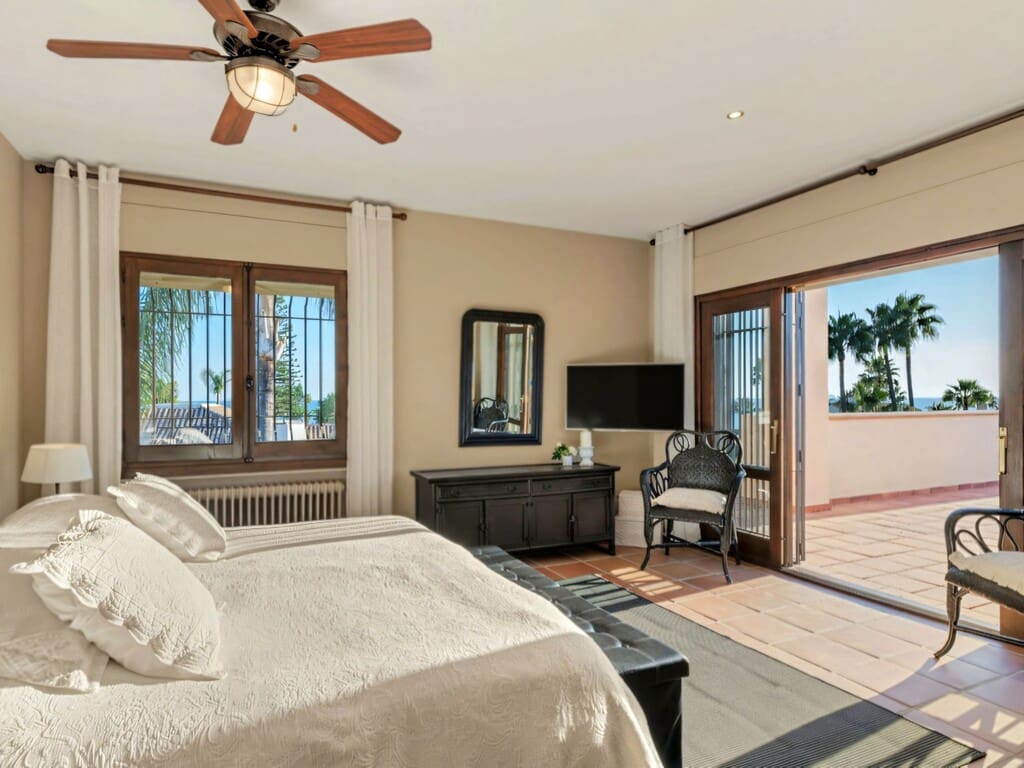 6 bedroom Villa for sale in Los Monteros with pool garage - € 7,500,000 (Ref: 10166212)