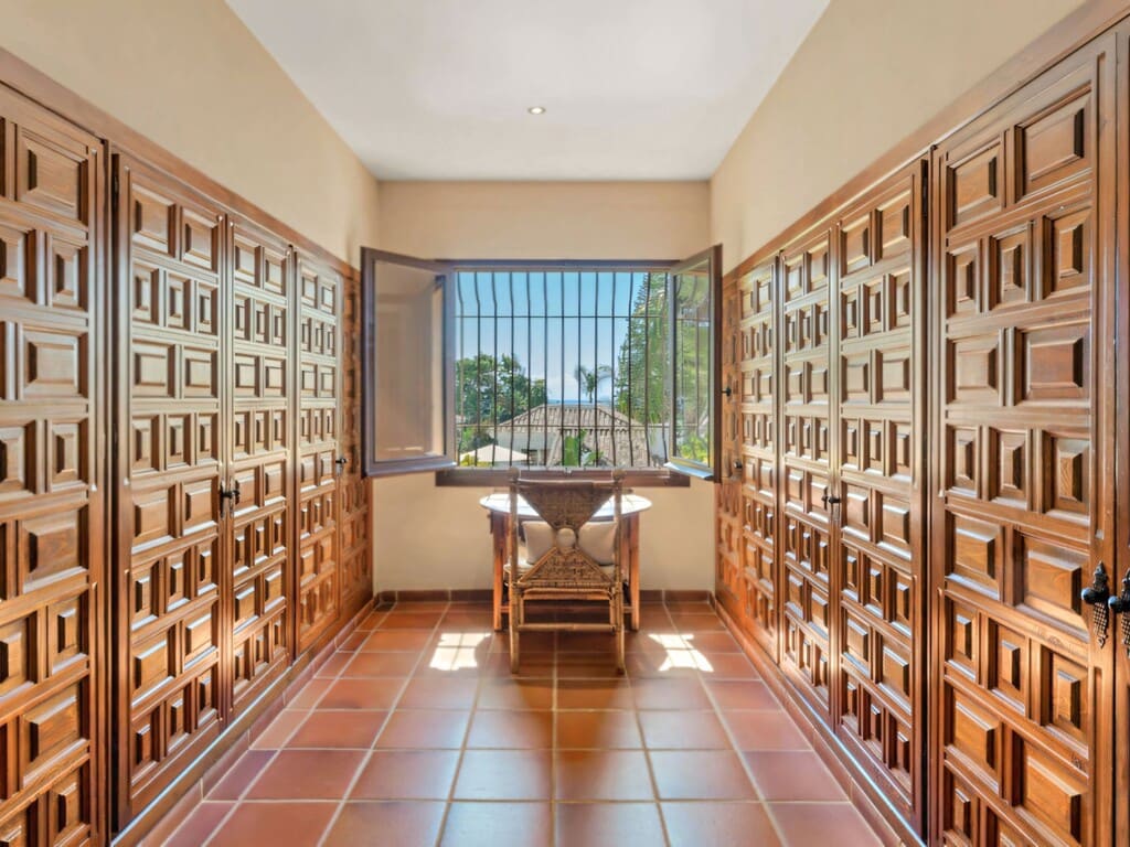 6 bedroom Villa for sale in Los Monteros with pool garage - € 7,500,000 (Ref: 10166212)