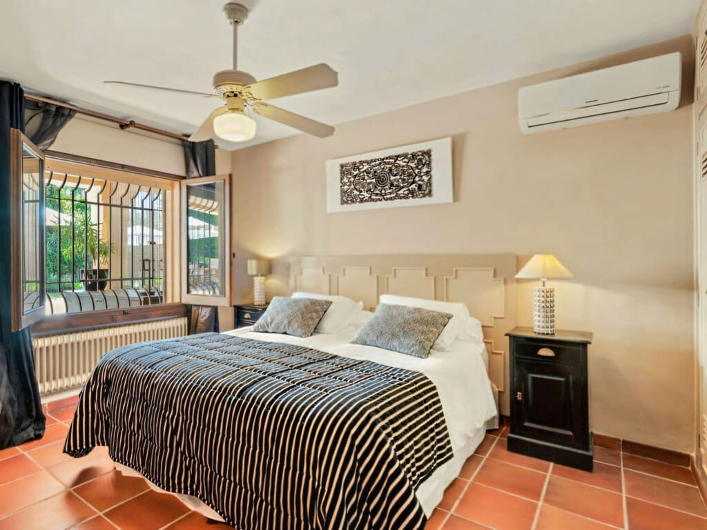 6 bedroom Villa for sale in Los Monteros with pool garage - € 7,500,000 (Ref: 10166212)