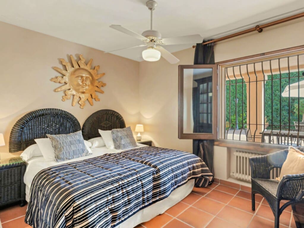 6 bedroom Villa for sale in Los Monteros with pool garage - € 7,500,000 (Ref: 10166212)