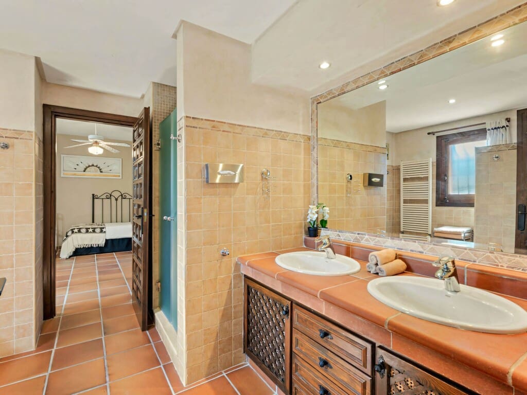 6 bedroom Villa for sale in Los Monteros with pool garage - € 7,500,000 (Ref: 10166212)