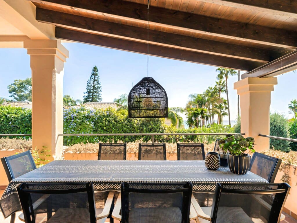 6 bedroom Villa for sale in Los Monteros with pool garage - € 7,500,000 (Ref: 10166212)