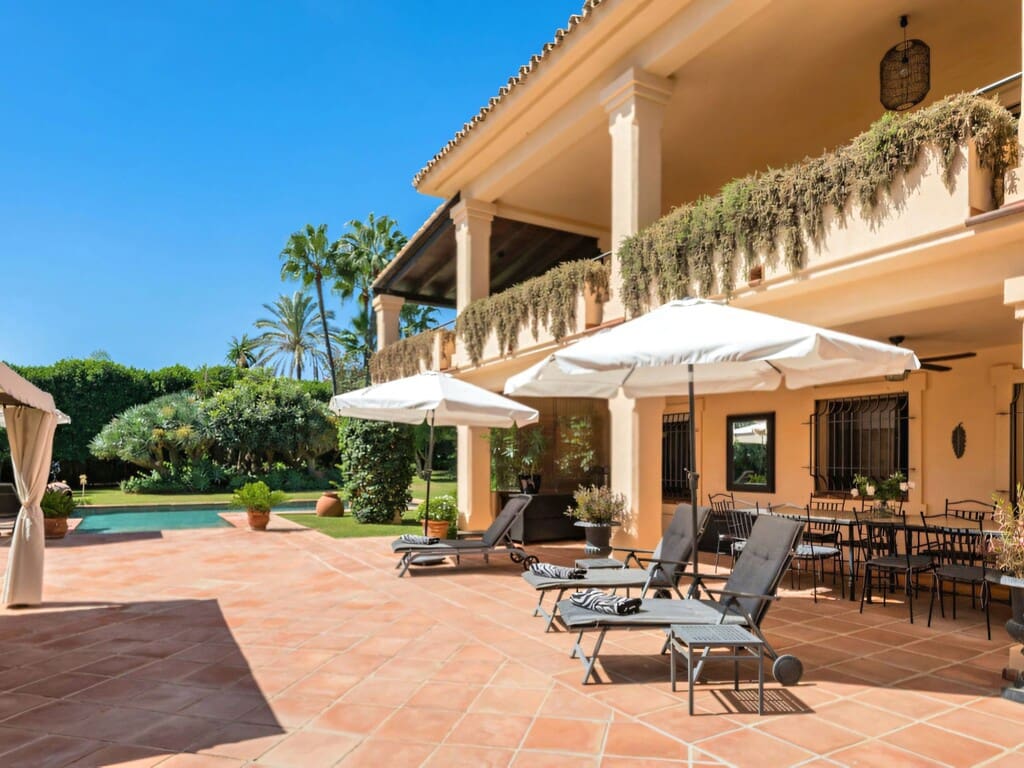 6 bedroom Villa for sale in Los Monteros with pool garage - € 7,500,000 (Ref: 10166212)